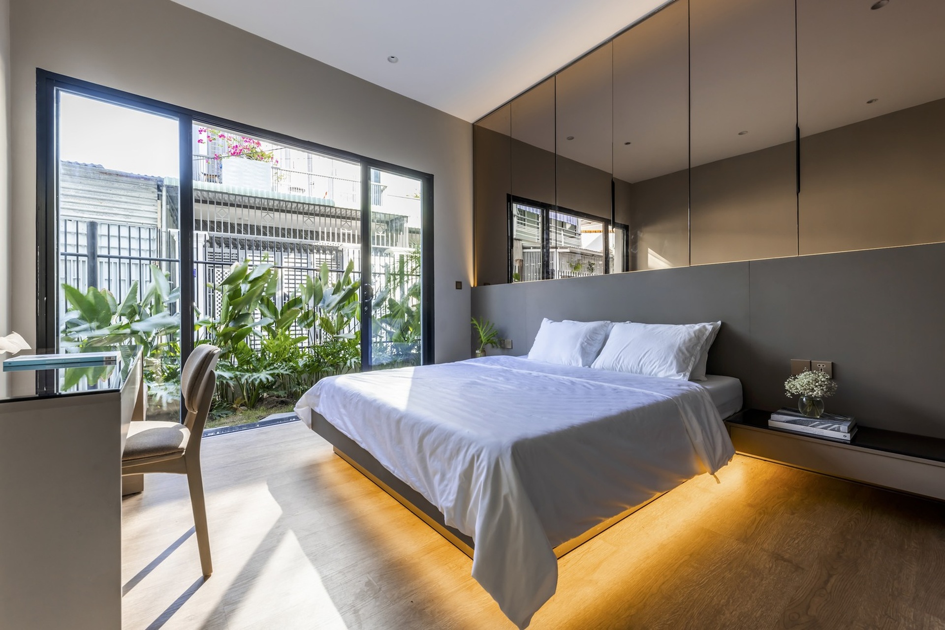 Nhà có hồ bơi bao quanh, sân thượng có vườn đẹp như cổ tích ở Nha Trang - 6 Nhà có hồ bơi bao quanh, sân thượng có vườn đẹp như cổ tích ở Nha Trang - 6